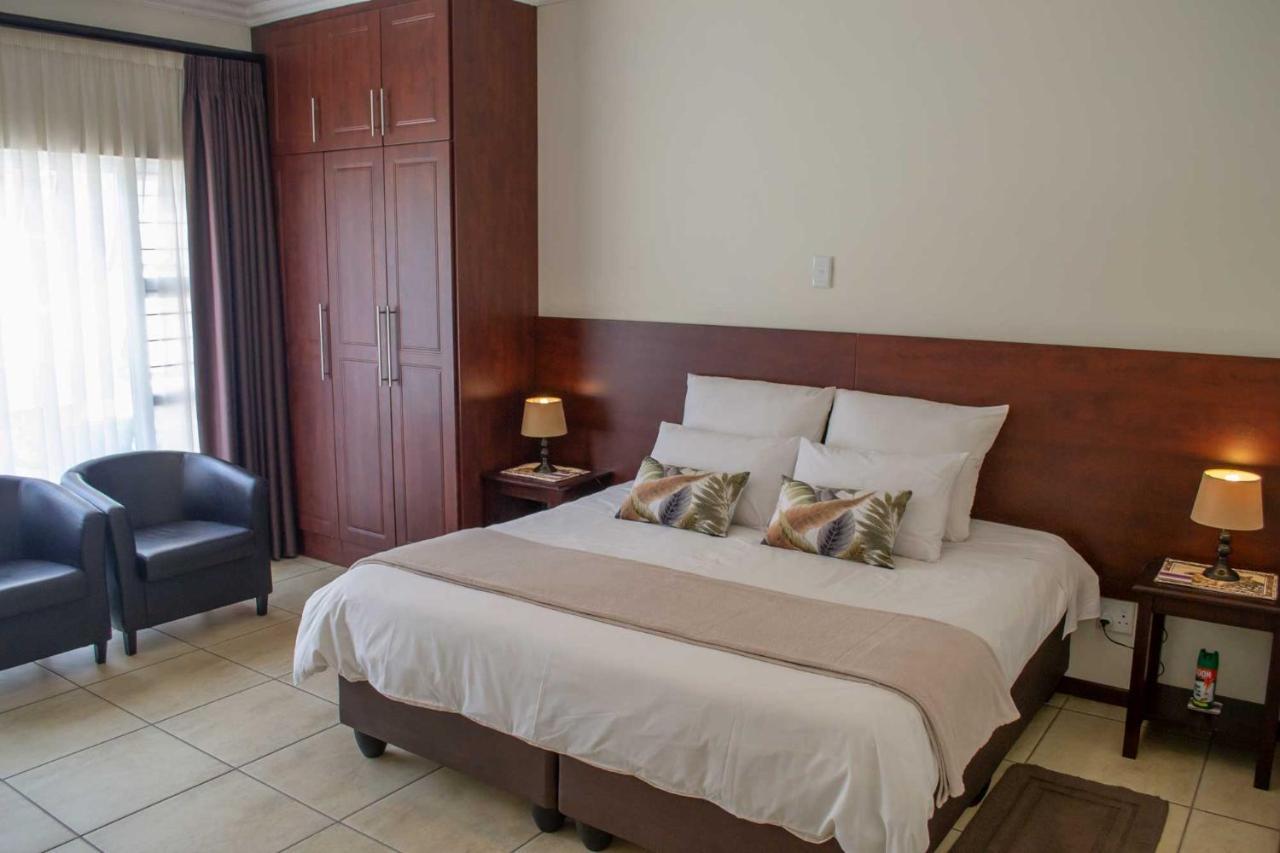 Amohela Guesthouse มิดแรนด์ ภายนอก รูปภาพ