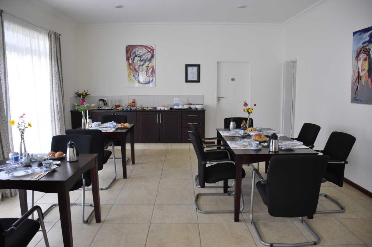 Amohela Guesthouse มิดแรนด์ ภายนอก รูปภาพ