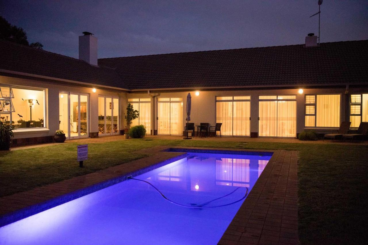 Amohela Guesthouse มิดแรนด์ ภายนอก รูปภาพ