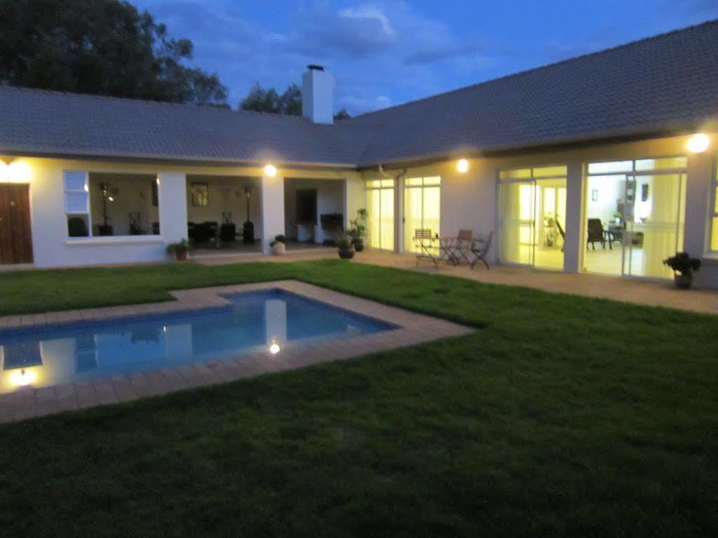 Amohela Guesthouse มิดแรนด์ ภายนอก รูปภาพ
