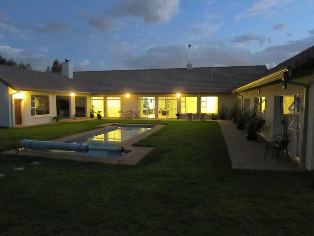 Amohela Guesthouse มิดแรนด์ ภายนอก รูปภาพ