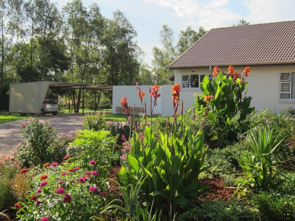 Amohela Guesthouse มิดแรนด์ ภายนอก รูปภาพ