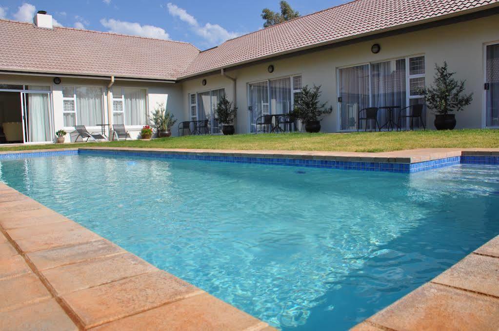 Amohela Guesthouse มิดแรนด์ ภายนอก รูปภาพ