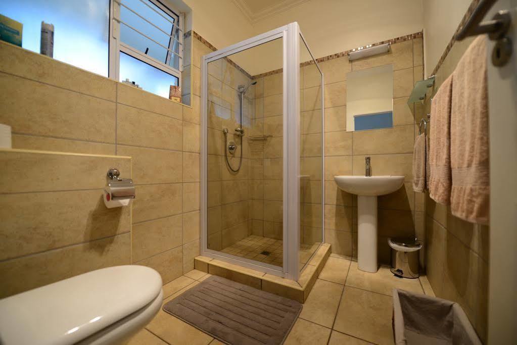 Amohela Guesthouse มิดแรนด์ ภายนอก รูปภาพ