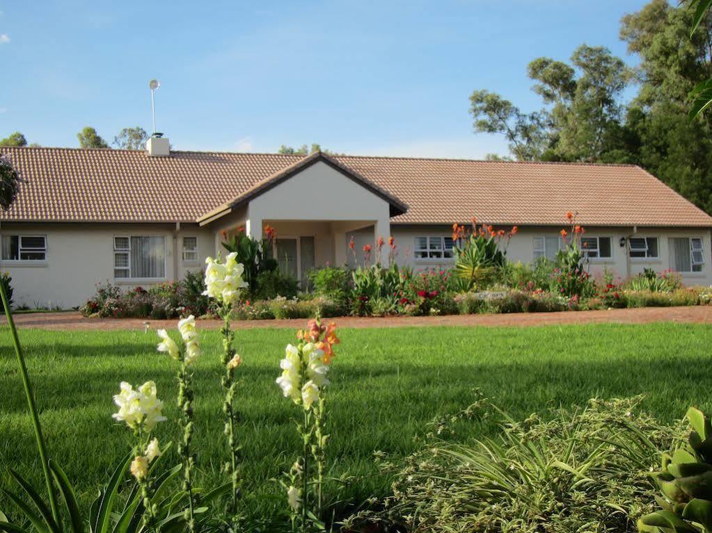 Amohela Guesthouse มิดแรนด์ ภายนอก รูปภาพ