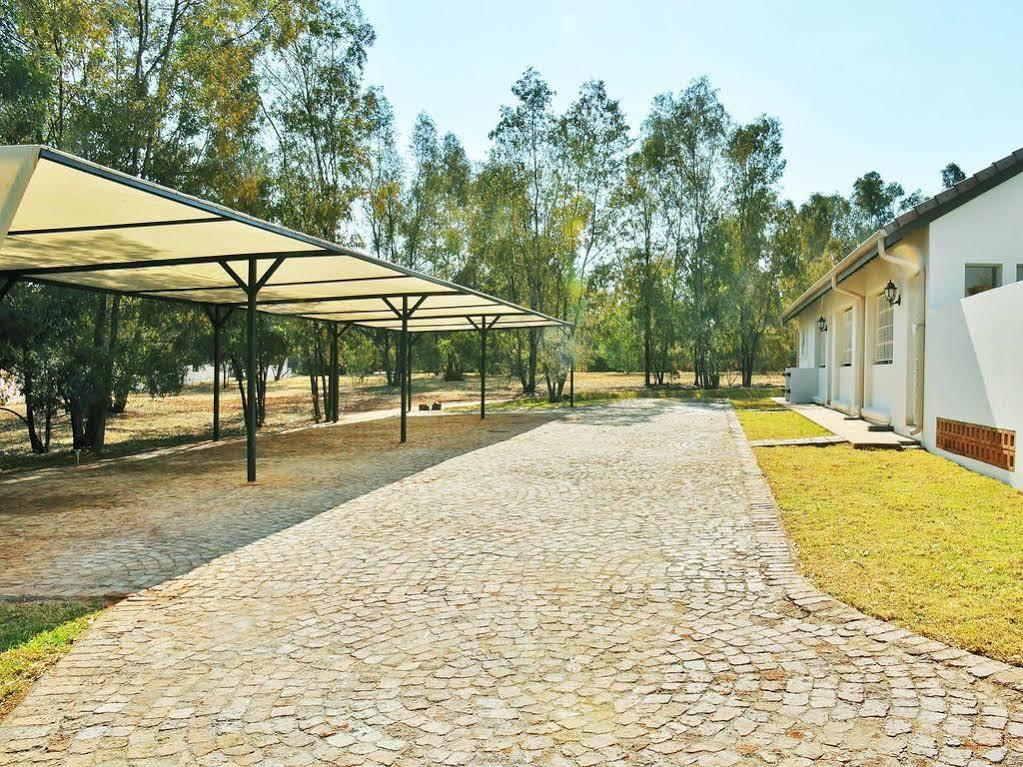 Amohela Guesthouse มิดแรนด์ ภายนอก รูปภาพ